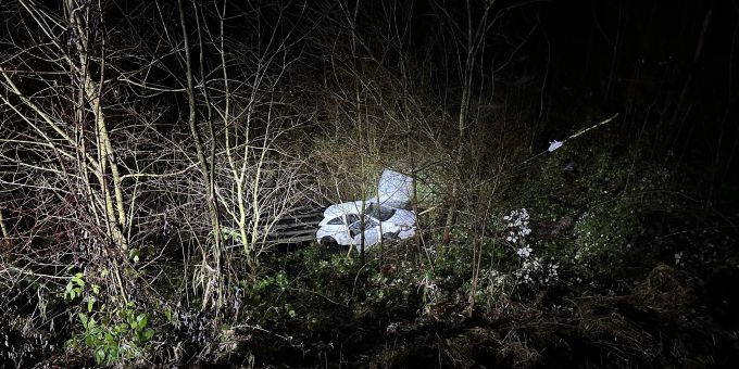 Reute: Lenker verletzt sich bei Selbstunfall. Reute: Selbstunfall