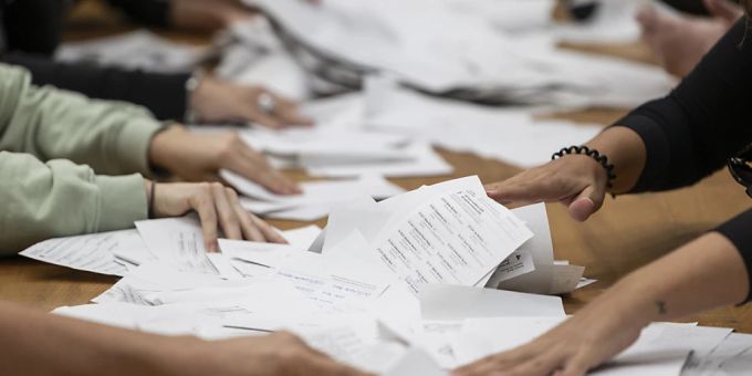 Fünf Solothurner Gemeinden haben vereinzelt falsche Wahlzettel für die Ständeratswahl vom 19. November erhalten. Weil es bereits für eine Kantonsabstimmung am 22. Oktober Fehler beim Versand an die Gemeinden gab, prüft die Staatskanzlei rechtliche Schritte. (Symbolbild) Ständerat Wahlen