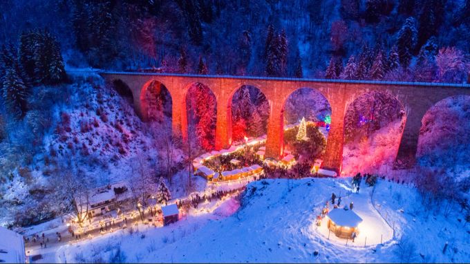 Einmaliges und naturnah: Der Weihnachtsmarkt in der Ravennaschlucht. Weihnachtsmarkt in der Ravennaschlucht