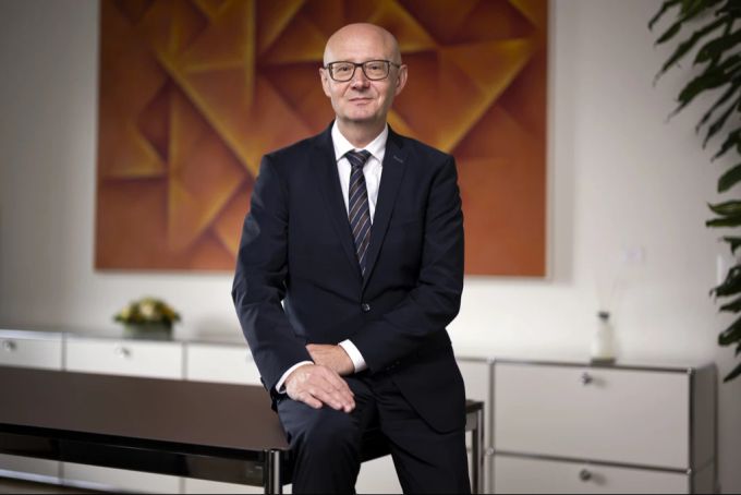 Viktor Rossi ist Kanzler der Schweiz. Viktor Rossi