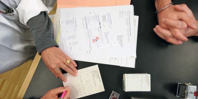 Ab 2025 startet die schrittweise Umsetzung des Gesundheitsprogramms Digisanté mit einer Finanzierung von 400 Millionen Franken. (Symbolbild) Digisanté Digitalisierung Gesundheitswesen