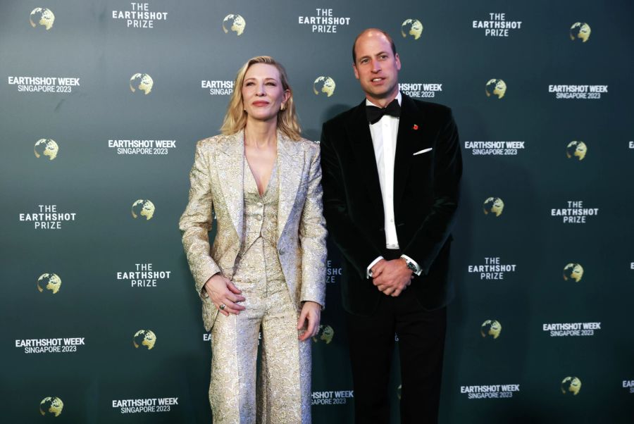 Prinz William posiert neben Schauspielerin Cate Blanchett bei der Verleihung der Earthshot Prize Awards.