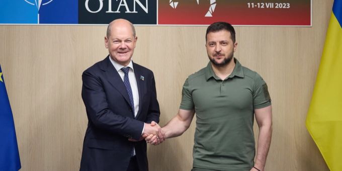 Bundeskanzler Olaf Scholz und Präsident Wolodymyr Selenskyj im Juli 2023 bei einem bilateralen Treffen am Rande des NATO-Gipfels in Vilnius, Litauen. (Archivbild) Scholz Ukraine