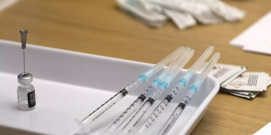 369'275 Personen sind in der Schweiz bereits vollständig gegen das Coronavirus geimpft. (Archivbild)