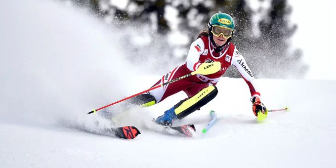Katharina Liensberger gewinnt vor Mikaela Shiffrin und Wendy Holdener. Katharina Liensberger Wendy Holdener