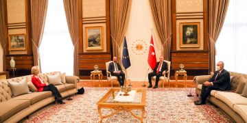 ++ ARCHIVBILD ++ ++ HANDOUT ++ "SOFAGATE":  EU-KOMMISSIONSPRÄSIDENTIN VON DER LEYEN UND EU-RATSPRÄSIDENT MICHEL BEI TÜRKISCHEM PRÄSIDENTEN ERDOGAN
