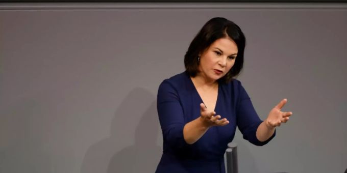 Grünen-Chefin Annalena Baerbock im Bundestag