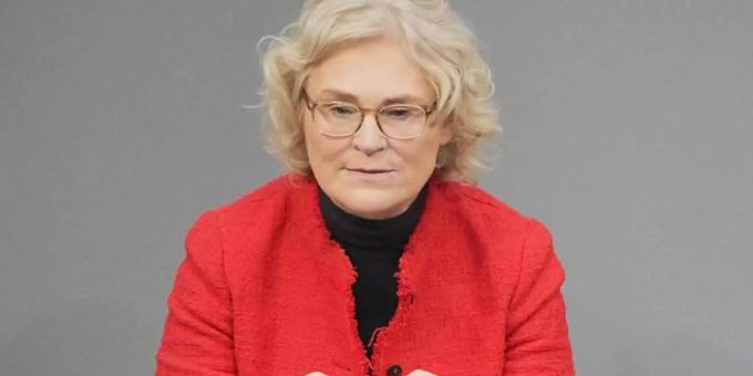 Auch um Missbrauch vorzubeugen, setzt sich Justizministerin Christine Lambrecht (SPD) für eine möglichst schnelle Einführung von digitalen Impfzertifikaten ein. Foto: Michael Kappeler/dpa Auch um Missbrauch vorzubeugen, setzt sich Justizministerin Christine Lambrecht (SPD) für eine möglichst schnelle Einführung von digitalen Impfzertifikaten ein. Foto: Michael Kappeler/dpa
