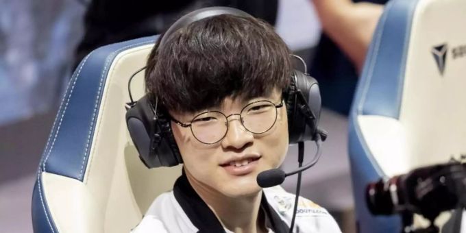 Der südkoreanische LoL-Star Lee «Faker» Sang-hyeok wird 25 Jahre alt. (Archivbild). Foto: Christoph Soeder/dpa Der südkoreanische LoL-Star Lee «Faker» Sang-hyeok wird 25 Jahre alt. (Archivbild). Foto: Christoph Soeder/dpa
