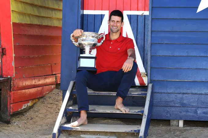 Novak Djokovic überholt Roger Federer als Spieler, der die Weltrangliste am längsten anführte. Novak Djokovic Roger Federer