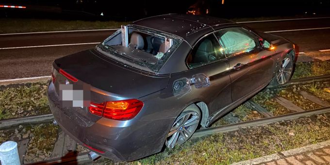 Am Fahrzeug entstand Sachschaden. Kantonspolizei Aargau