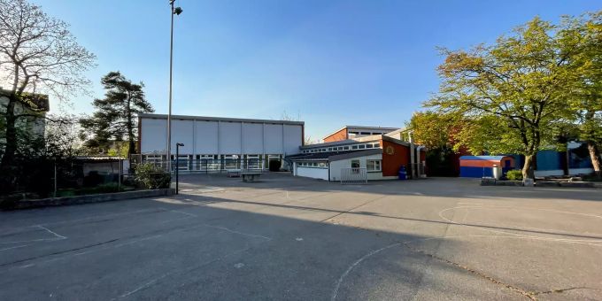 Schulhausplatz in Schlieren. Schulhausplatz in Schlieren.