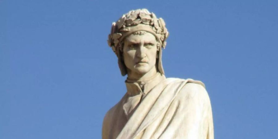 Ein Denkmal des Dichters Dante Alighieri in seiner Geburtsstadt Florenz. Foto: Klaus Blume/dpa