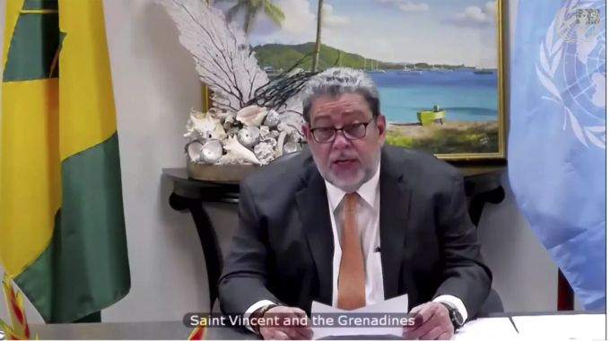 Premierminister Ralph Gonsalves sagte, dass nur solche Menschen auf die Schiffe dürfen, die gegen das Coronavirus geimpft sind. Vulkanausbruch St. Vincent