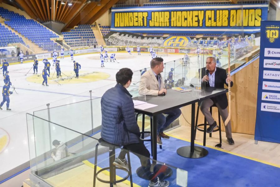 «Hundert Johr HC Davos», steht auf dem Plakat.