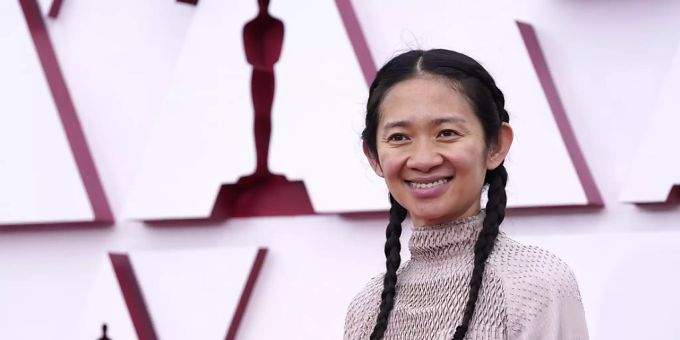 Regisseurin Chloé Zhao gewinnt mit «Nomadland» den Regie-Oscar. Foto: Chris Pizzello/Pool AP/dpa Regisseurin Chloé Zhao gewinnt mit «Nomadland» den Regie-Oscar. Foto: Chris Pizzello/Pool AP/dpa