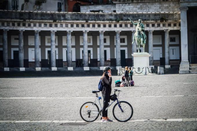 Am 6. März waren im Zentrum Napolis nur wenige Menschen auf den Strassen und Plätzen zu sehen. Die Stadt gehört zur Region Kampanien, die wegen der gestiegenen Infektionszahlen mit dem Coron Coronavirus Napoli