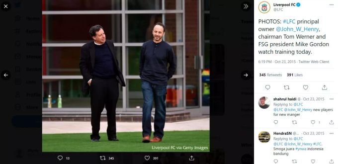 FSG-Chairman John W. Henry (l) und Mike Gordon beim Training von Liverpool. Jürgen Klopp