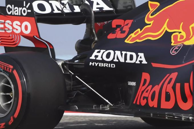 Ein Blick auf das Heck von Max Verstappens Red Bull RB16B zeigt das enorm kompakte Heck. Max Verstappen Formel 1