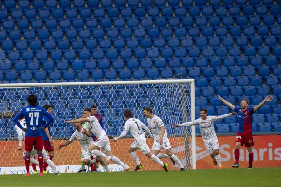 Die Vaduzer jubeln nach dem Siegestreffer zum 2:1.