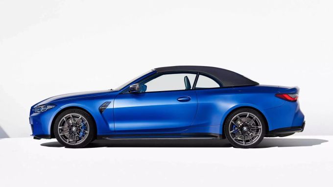 Das knappe Stoffdach des BMW M4 Cabriolet öffnet sich elektrisch in 18 Sekunden 2021 BMW M4 Cabriolet
