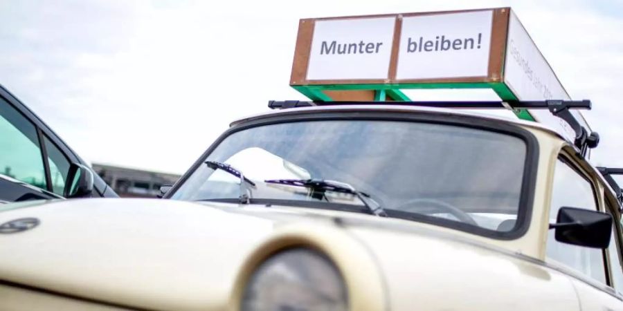 Mit dem erlangten Oldtimer-Status steigt auch der Wert von Wartburg und Trabant. Laut Autoexperte des VDA würden für einen Trabant in Topzustand durchaus 10.000 Euro gezahlt. Foto: Hauke-Christian Dittrich/dpa