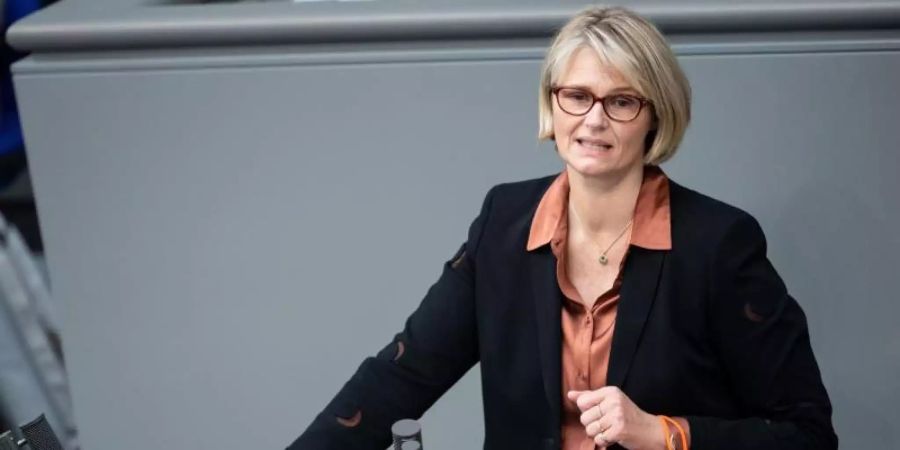 Anja Karliczek will vorerkrankten Kindern bis zum Schuljahresbeginn ein Impfangebot unterbreiten. Foto: Bernd von Jutrczenka/dpa