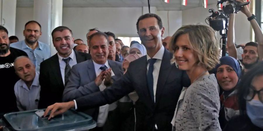 Syriens Machthaber Assad bei der Stimmabgabe