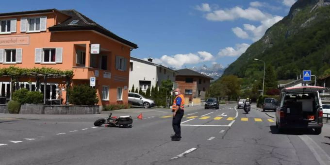 Es entstand Sachschaden in der Höhe von mehreren Tausend Franken. Unfall
