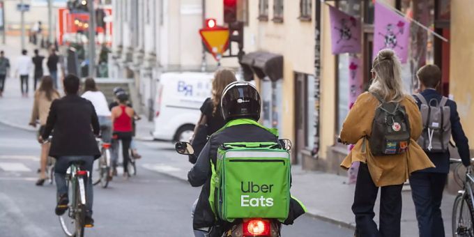 Uber Eats-Konkurrent Deliveroo geht in London an die Börse (Symbolbild). Uber Eats-Konkurrent Deliveroo geht in London an die Börse (Symbolbild).