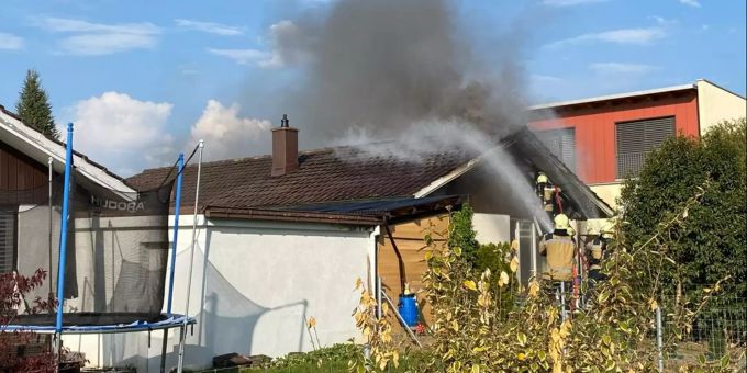Der Dachstockbrand in Ettingen BL. ettingen