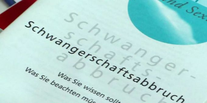 Die Zahl der Schwangerschaftsabbrüche in Deutschland ist gesunken - womöglich auch dank besserer Aufklärung. Foto: Jens Büttner/zb/dpa Die Zahl der Schwangerschaftsabbrüche in Deutschland ist gesunken - womöglich auch dank besserer Aufklärung. Foto: Jens Büttner/zb/dpa