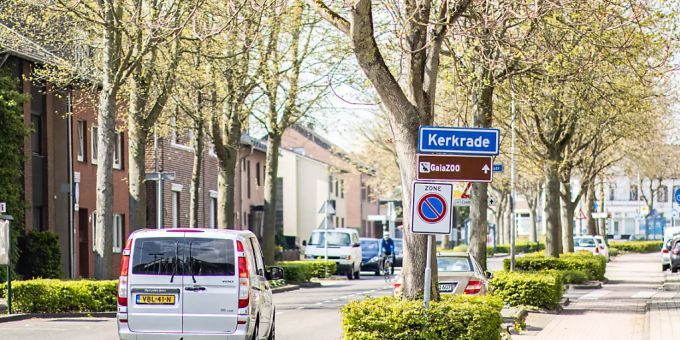 Das Ortseingangsschild der Grenzstadt Kerkrade, Niederlande. Foto: Marcel Kusch/dpa kerkrade