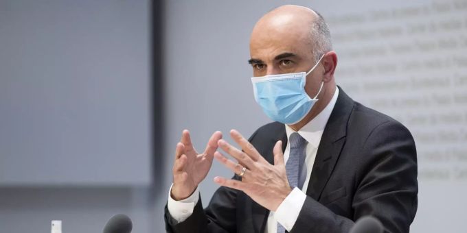 Bundesrat Alain Berset spricht während der Medienkonferenz des Bundesrates zur aktuellen Lage im Zusammenhang mit dem Coronavirus. Covornavirus
