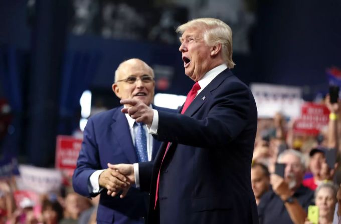 Donald Trump mit seinem Anwalt Rudy Giuliani. Donald Trump Rudy Giuliani