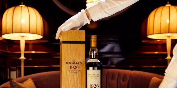 Eine Flasche mit Whisky der Marke «The Macallan 1926 Fine and Rare». Foto: Peter Dibdin/Whisky Auctioneer/dpa Eine Flasche mit Whisky der Marke «The Macallan 1926 Fine and Rare». Foto: Peter Dibdin/Whisky Auctioneer/dpa