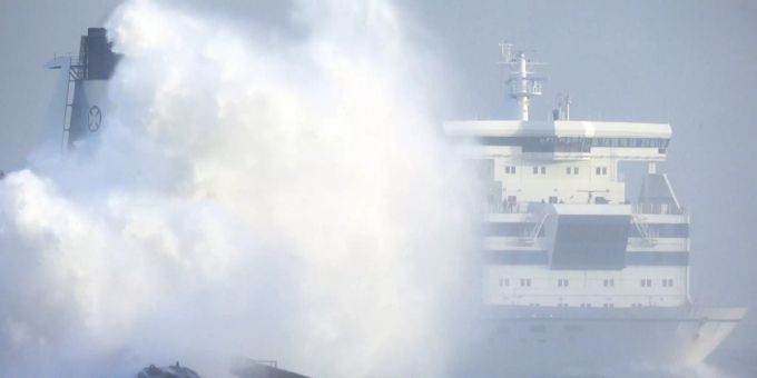 Eine Fähre im Hafen von Tynemouth. Fähre