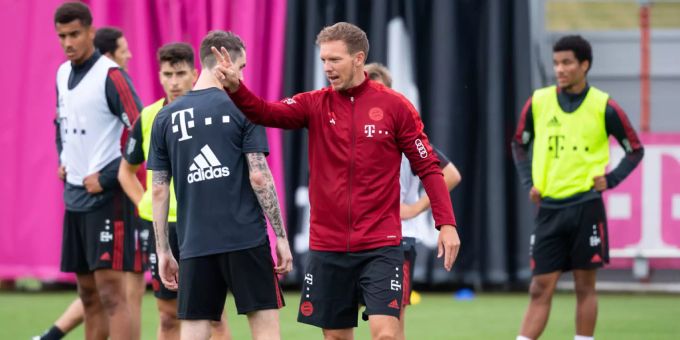 Julian Nagelsmann leitet eines seiner ersten Trainings bei Bayern München. Bayern München