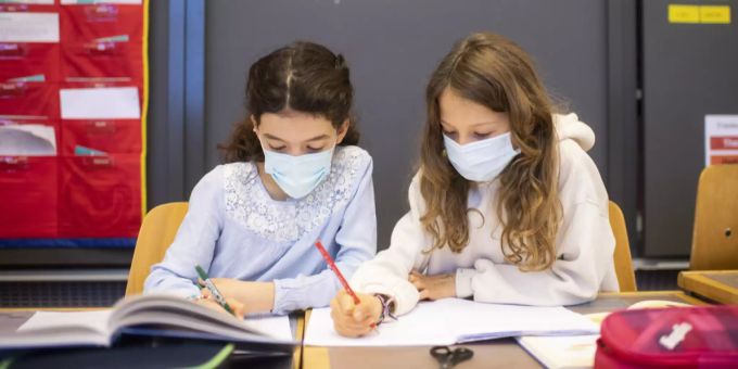 Seit Beginn des neuen Schuljahres schnellen die Corona-Zahlen an den Schulen in die Höhe. Schule Corona