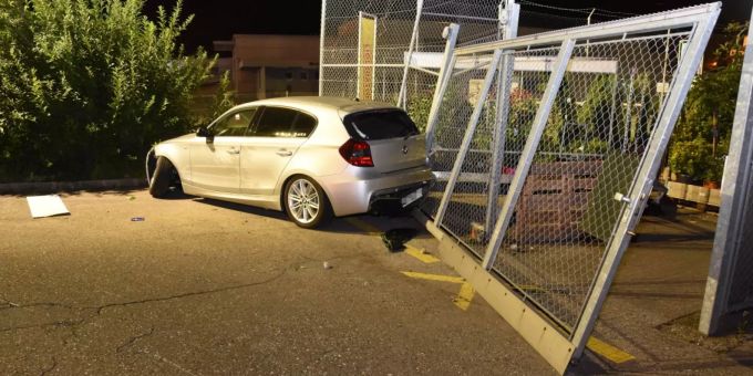 Durch den Unfall entstand Sachschaden von über Zehntausend Franken. Unfall