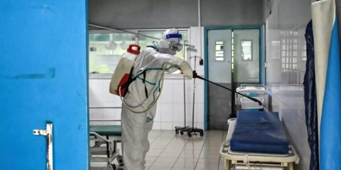 Die Frau war die erste Ebola-Patientin in dem Land seit 1994. Ebola