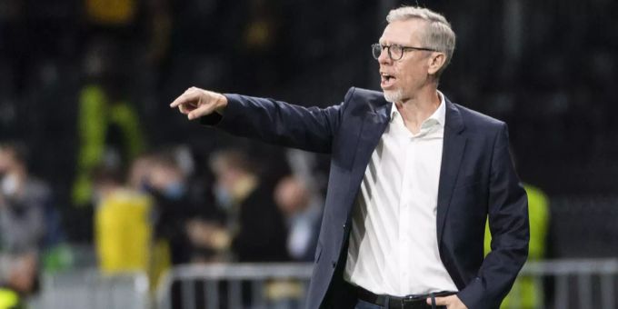 Peter Stöger dirigiert seine Mannen im Spiel gegen YB. Am Schluss reicht es nicht, trotzdem ist Stöger zufrieden. (Archivbild) Peter Stöger