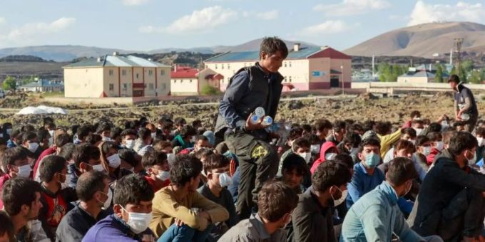 Flüchtlinge aus Afghanistan überfordern die pakistanischen Behörden. pakistan