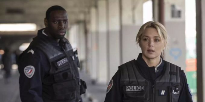 Virginie Efira als Virginie und Omar Sy als Aristide in einer Szene des Films «Bis an die Grenze». Foto: Thibault Grabherr/Studiocanal/dpa Virginie Efira als Virginie und Omar Sy als Aristide in einer Szene des Films «Bis an die Grenze». Foto: Thibault Grabherr/Studiocanal/dpa