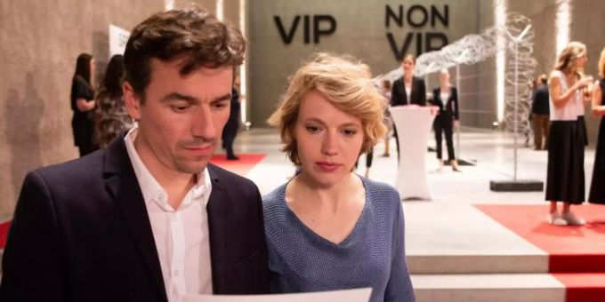 Alexander Khuon als Michael und Anna Brüggemann als in «Nö». Foto: -/FILMWELT/dpa Alexander Khuon als Michael und Anna Brüggemann als in «Nö». Foto: -/FILMWELT/dpa