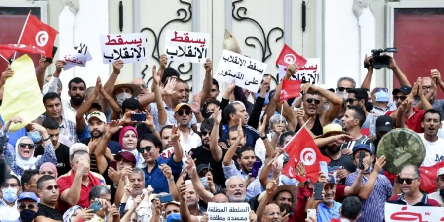 Demonstranten in Tunis