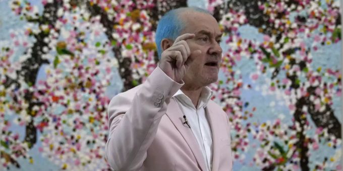 Der britische Künstler Damien Hirst. Damien Hirst