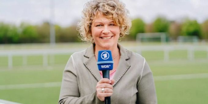 Kommentiert das EM-Finale in der ARD: Hörfunk-Reporterin Julia Metzner. Foto: Annika Fusswinkel/WDR /dpa Kommentiert das EM-Finale in der ARD: Hörfunk-Reporterin Julia Metzner. Foto: Annika Fusswinkel/WDR /dpa