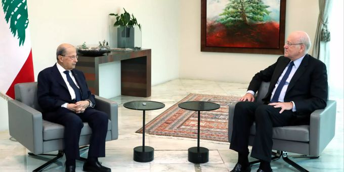 Der libanesische Staatschef Michel Aoun (l) und der Ministerpräsident Nadschib Miqati (r). Libanon
