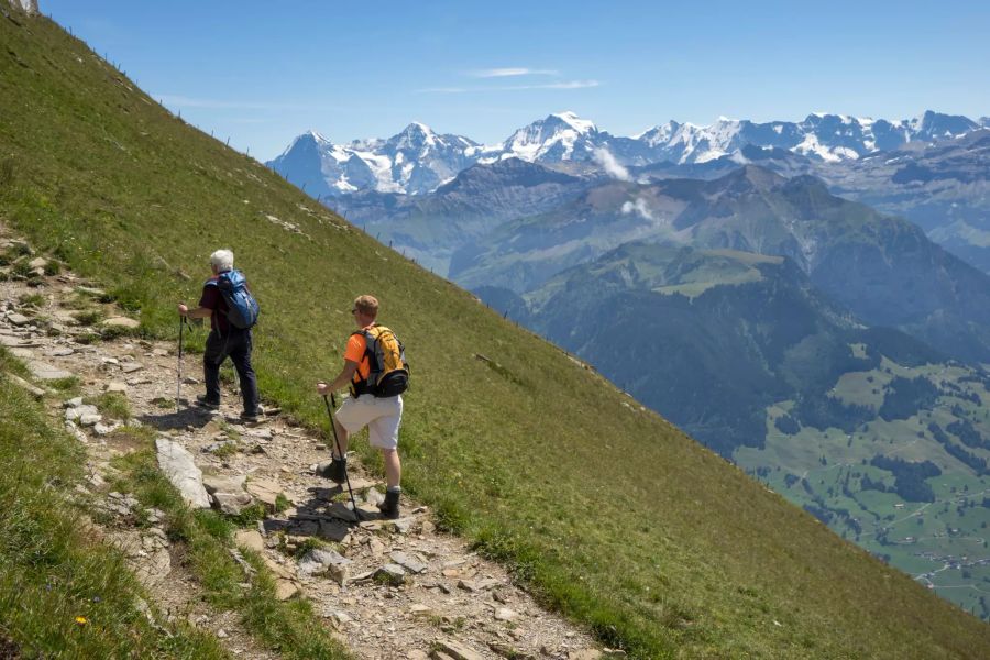 Im Südosten: der Blick auf die Berner Hochalpen.